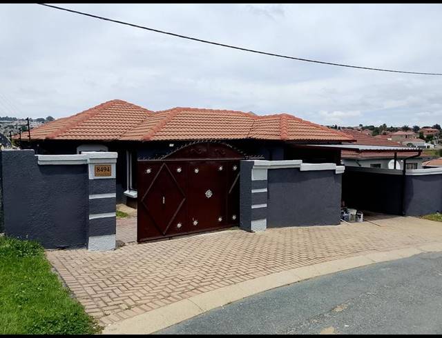 2 BEDROOM HOUSE FOR SALE IN COSMO CITY